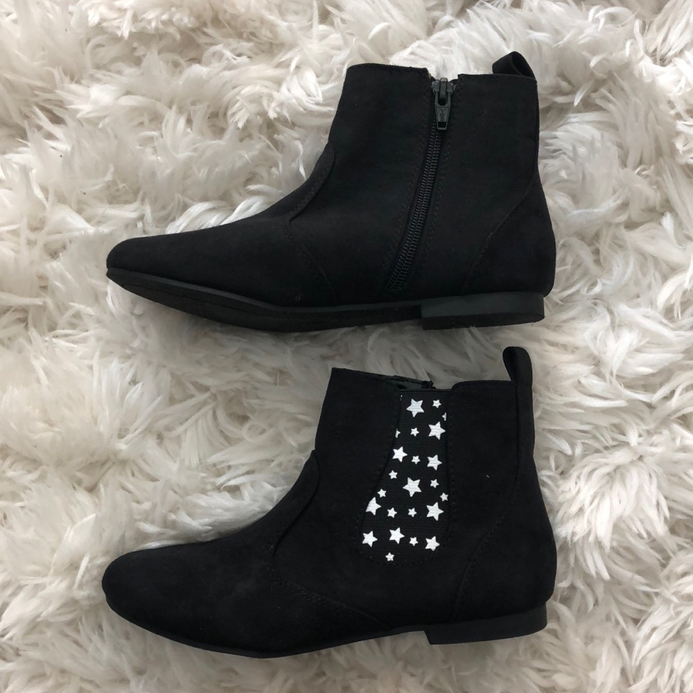 Kids size 3 - black suede bootie!